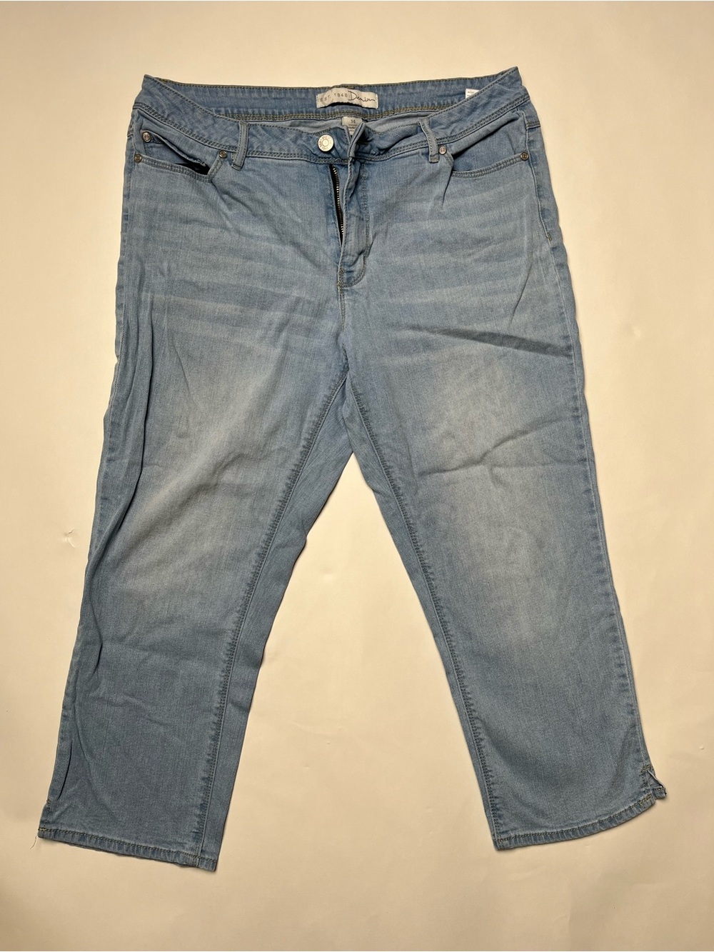 Relaxed Fit Women's Jeans in Light Blue